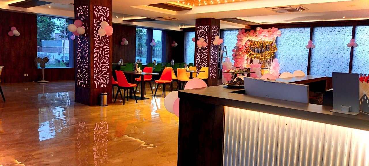 Dining experience at Pushpanjali Villa