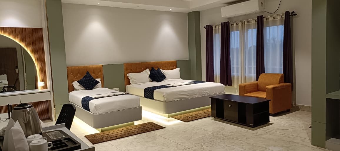 Classic Twins Room seating area